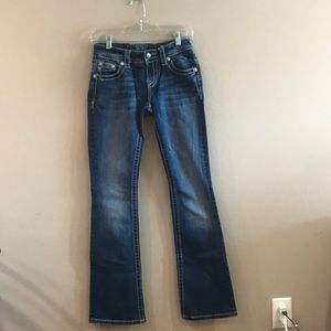 Buckle jeans with cross pocket design